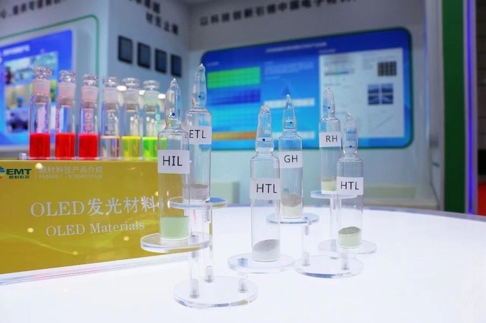 市場調查企業CINNO Research數據顯示，截至今年第一季度末，中國面板企業在中小尺寸OLED面板市場占有率達到22.6%。而在2020年，這一占有率剛超10%。短短兩年時間里，中國中小尺寸OLED市場占有率增加了一倍以上。相比之下，曾經基本壟斷OLED中小型面板市場的韓國企業市占率則為77.4%，首次跌破八成。